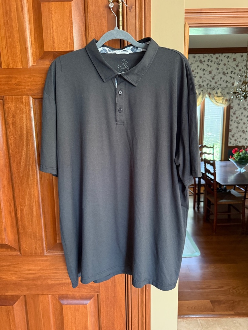 SWANNIES.CO Men's Black Polo Shirt with Subtle Swan Logo